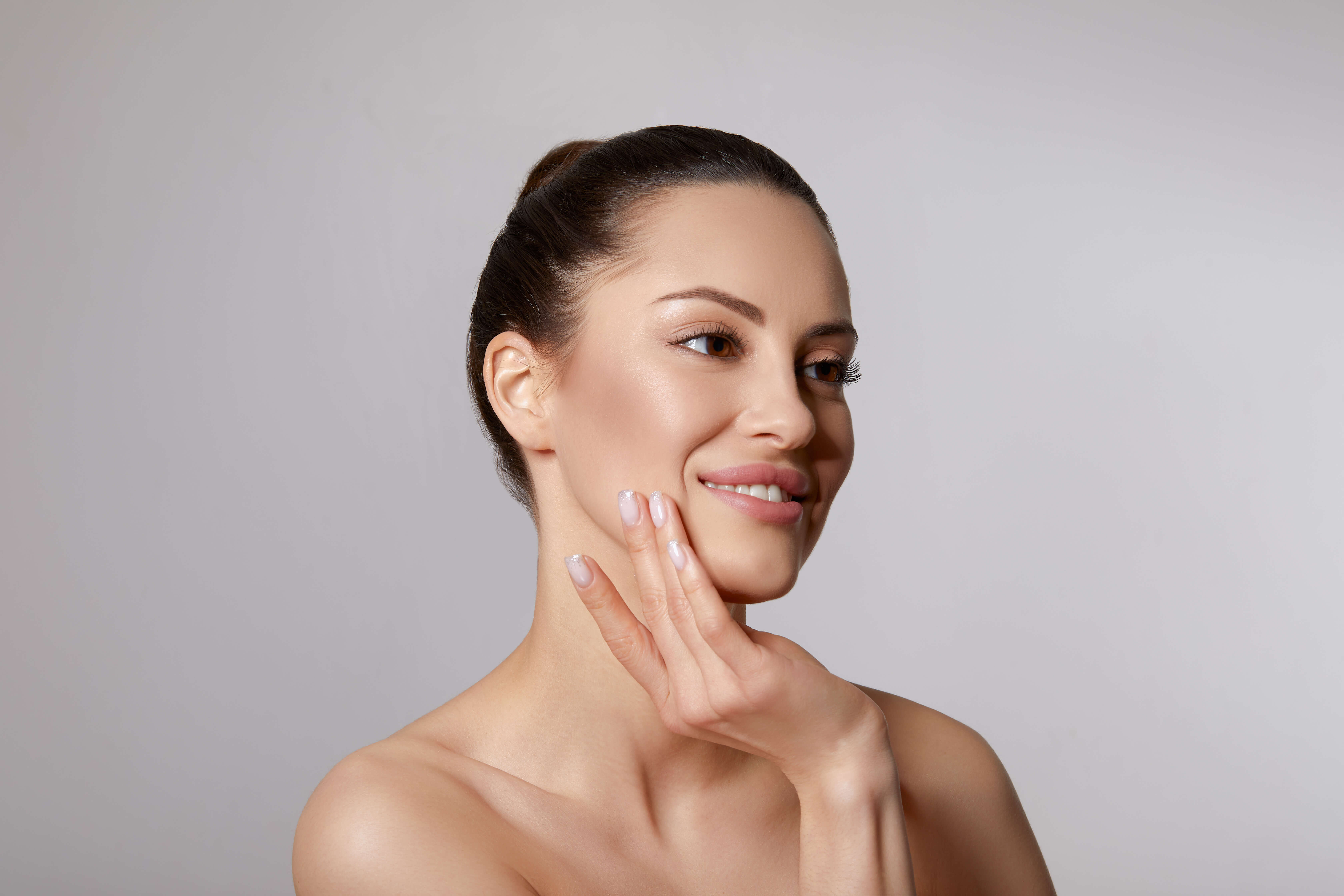 nő - szép, egészséges bőr és körmök