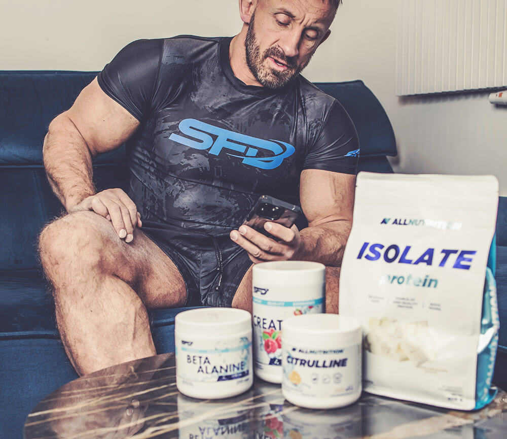 középkorú férfi és étrend-kiegészítők 