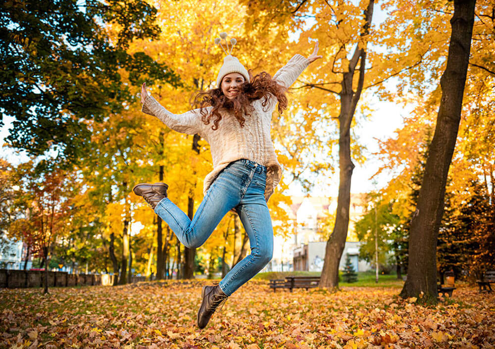 egy egészséges nő ősszel