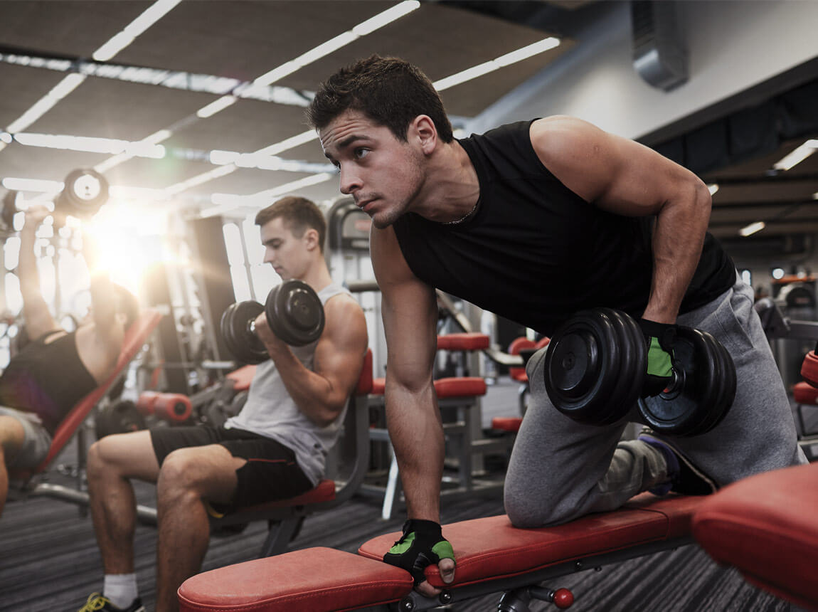 fiatalemberek a kiképzésben 