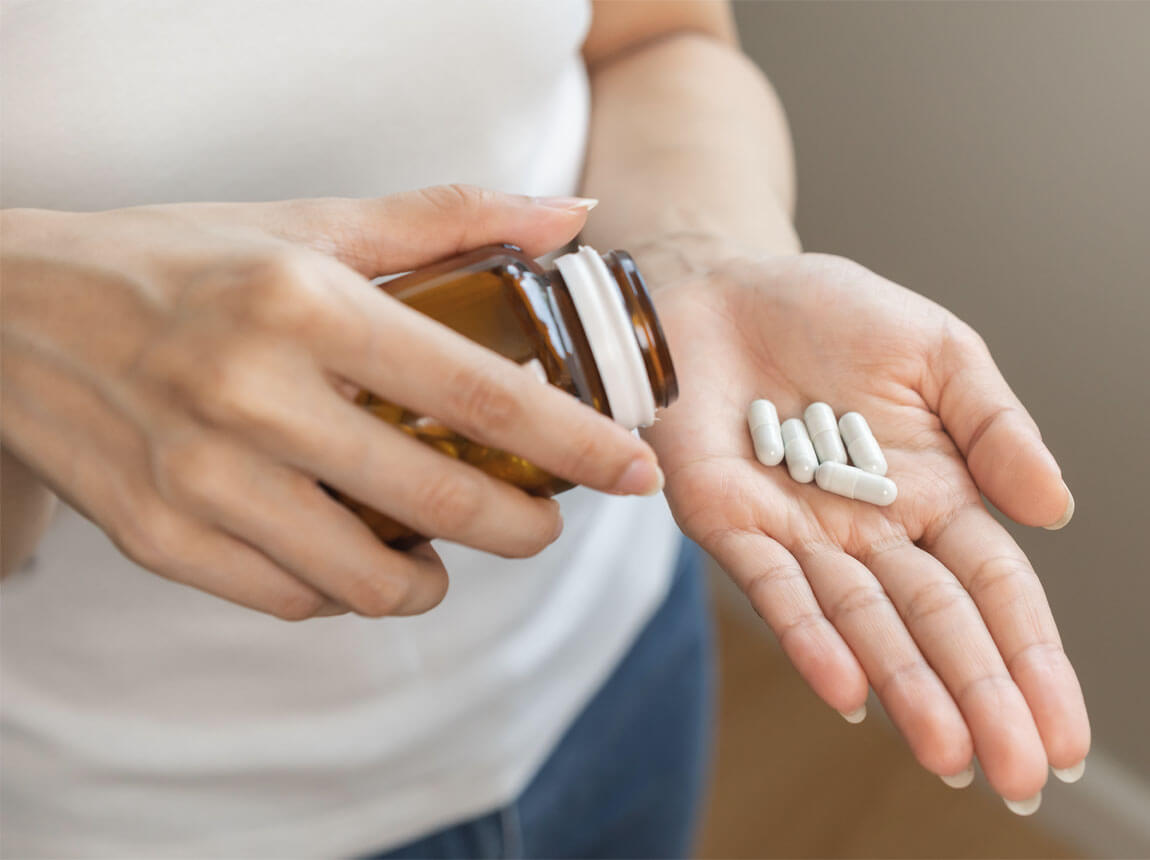 nő - berberin kapszulákban