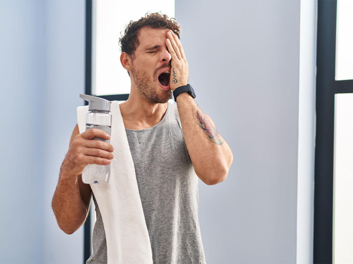 edzés után fáradt férfi  