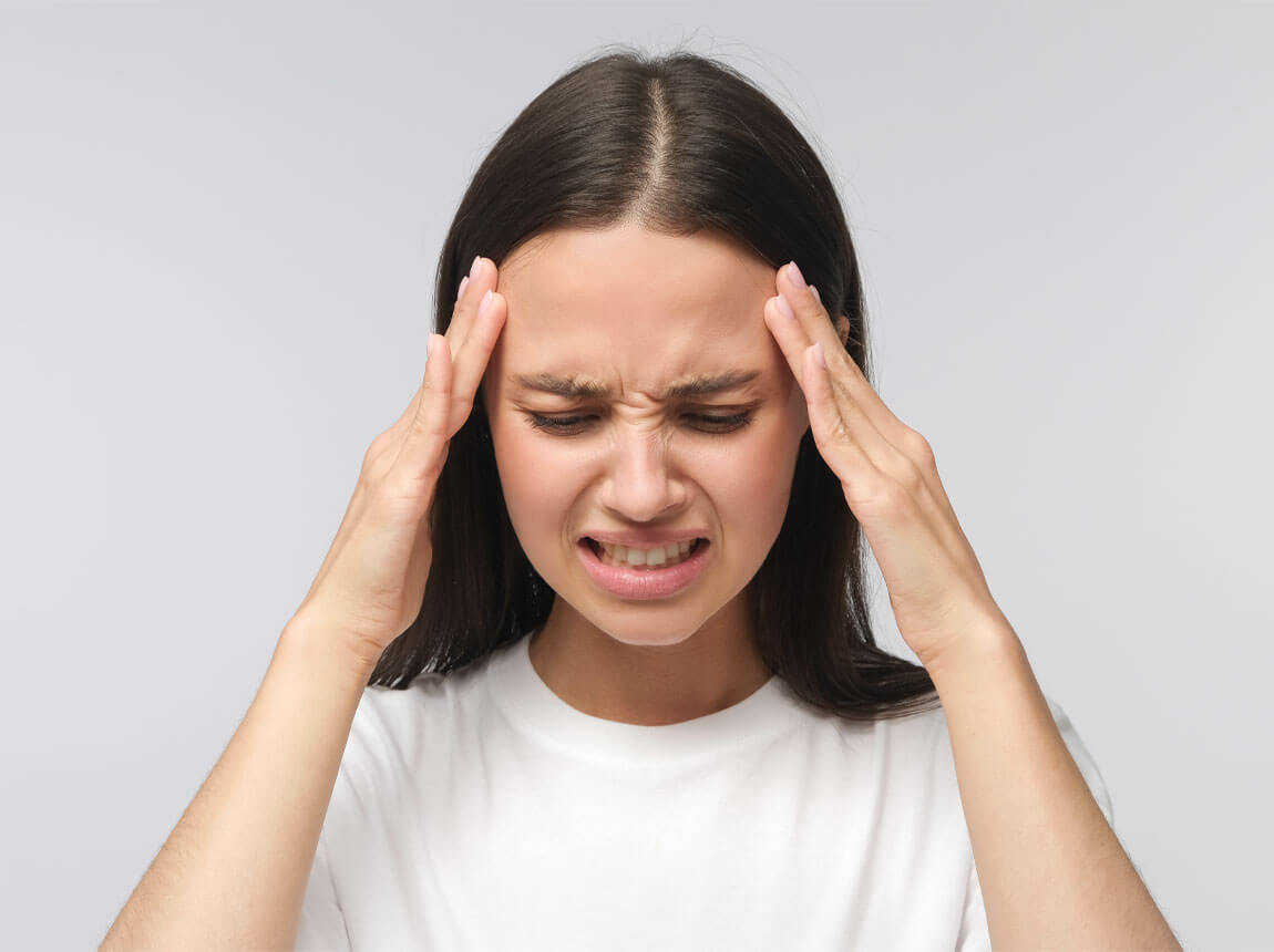 nő - fejf&aacute;j&aacute;s, migr&eacute;n 