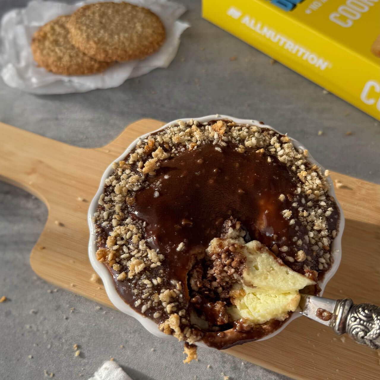 egy adag sajttorta kekszalapra