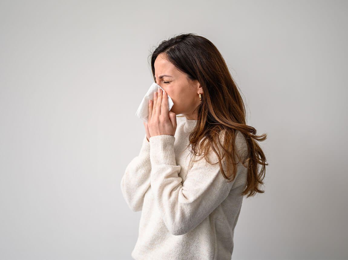 nő - orrfoly&aacute;s