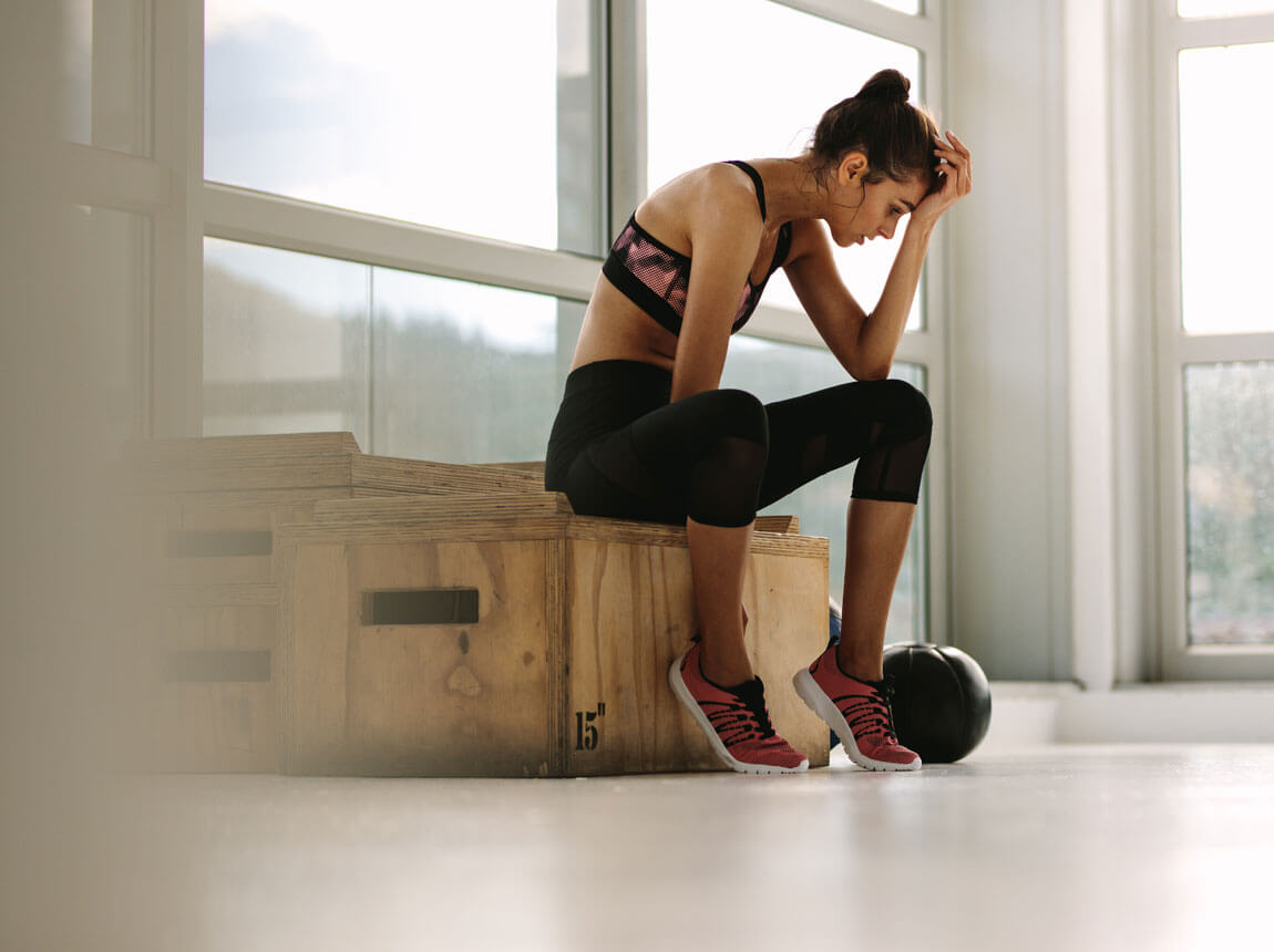 edzésen lévő nő – fáradtság, menstruáció