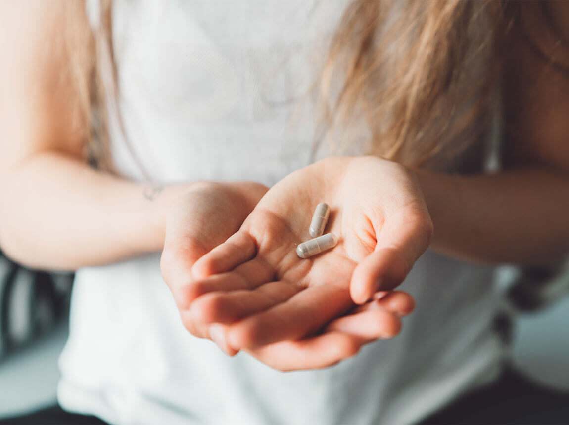 kapszul&aacute;s nő