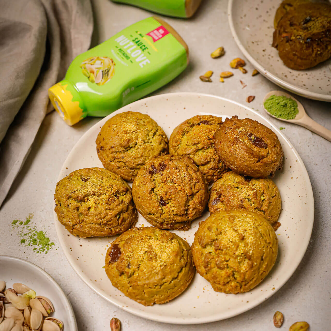 piszt&aacute;cia &eacute;s matcha keksz csokol&aacute;d&eacute;val