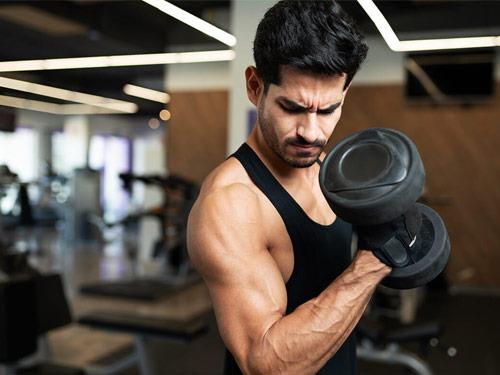 Hogyan lehet gyorsan növelni a bicepszed kerületét?