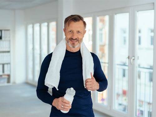 Milyen kiegészítőkkel lehet izomtömeget növelni egy 50 éves kezdő sportoló számára?