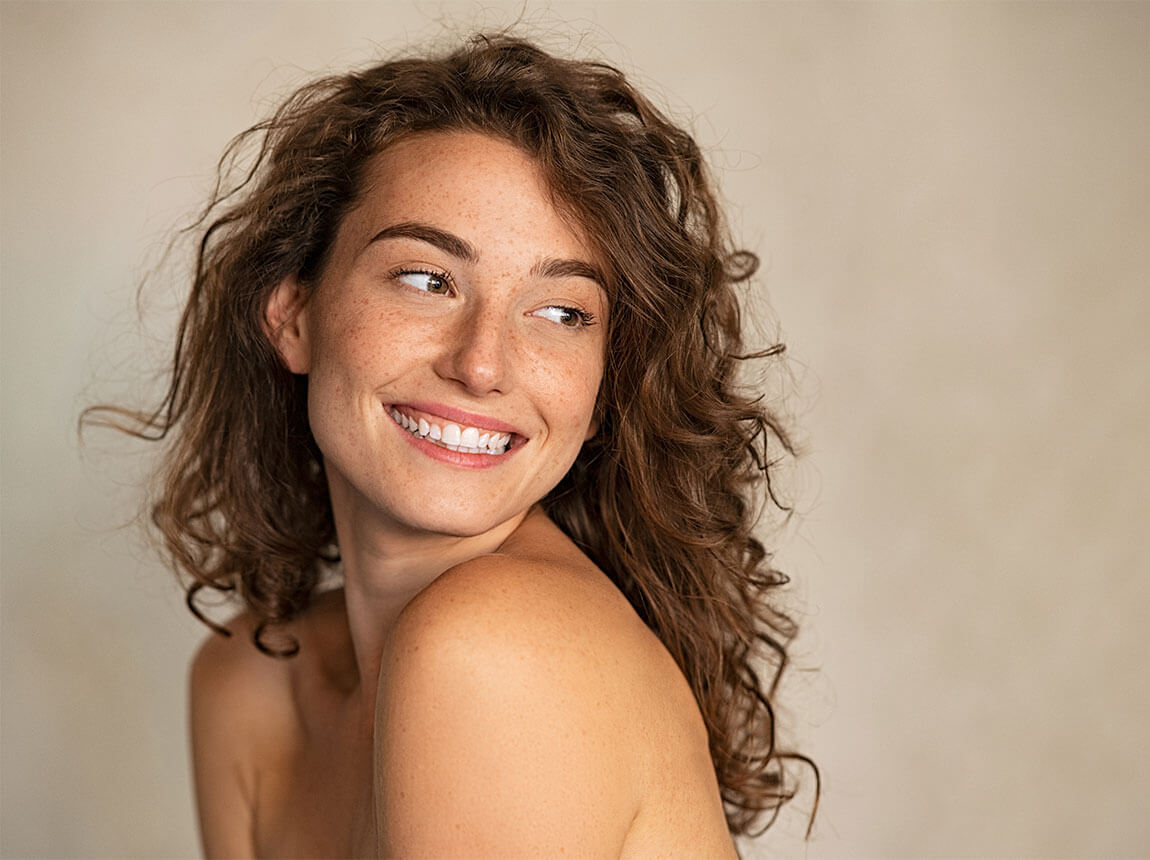 nő, gy&ouml;ny&ouml;rű, eg&eacute;szs&eacute;ges bőr